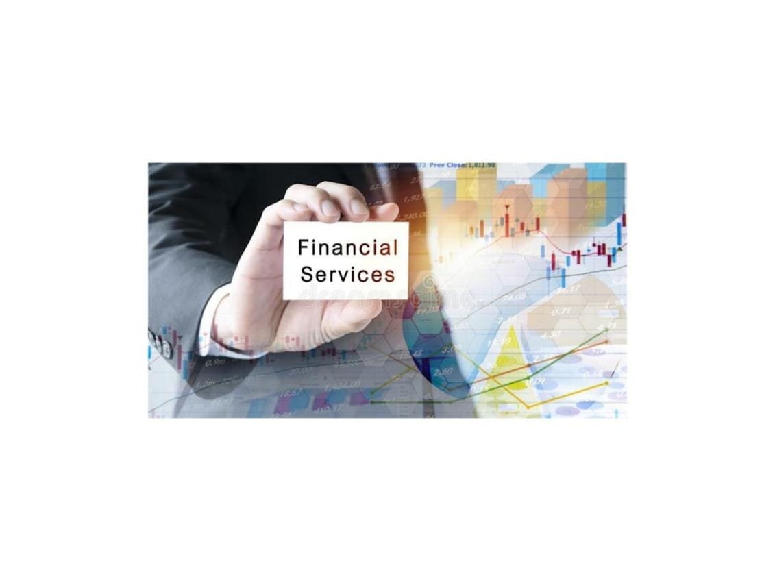 cost management finansal grafikler ve maliyet yönetimiyle çalışan ekonomi uzmanı görseli